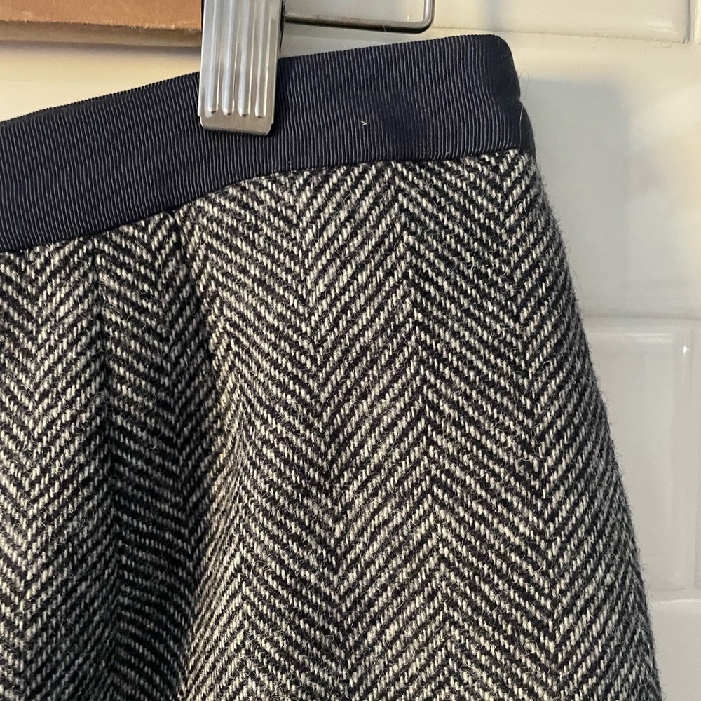 Classic Navy and White Lined BritishTweed Skirt - Picture 3 of 4